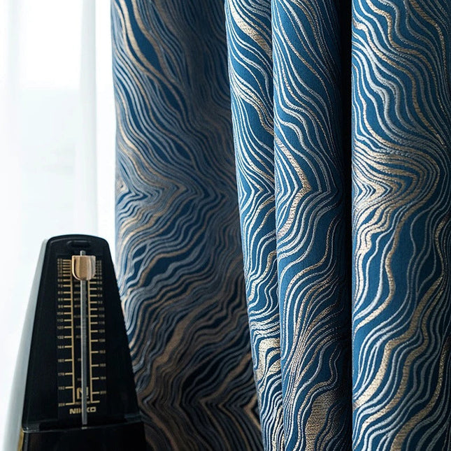 Granatowa zasłona zaciemniająca do salonu