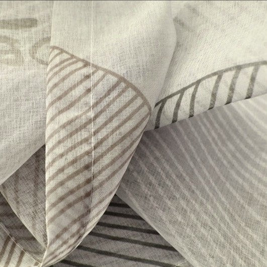 Zwiewna firana we wzór liści