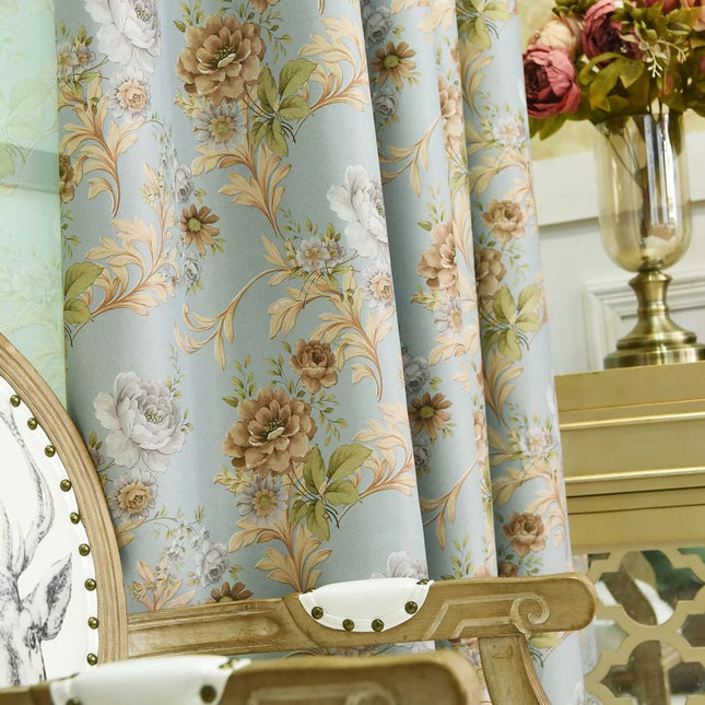 Zasłona zaciemniająca w kwiatowy wzór