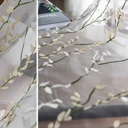 Delikatna firana w haftowane gałązki