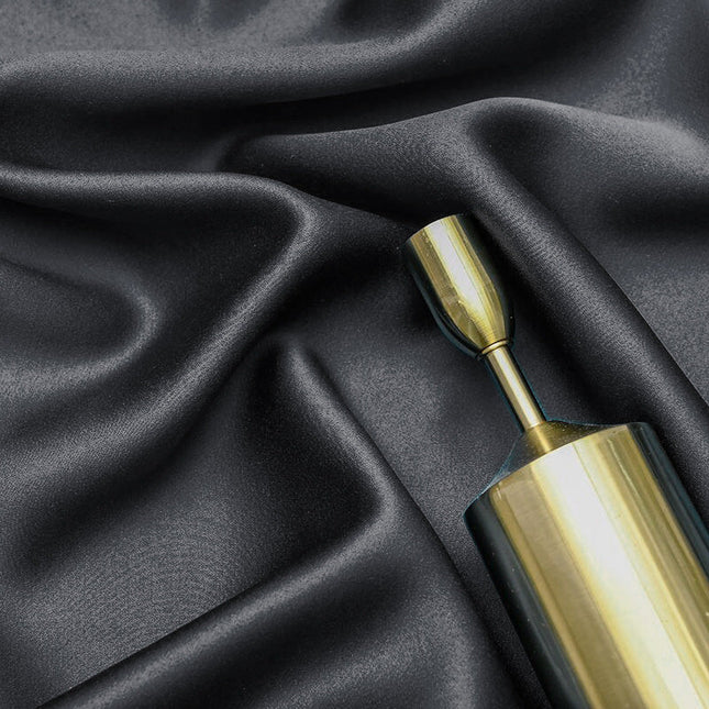 Szara zaciemniająca zasłona ze złotym haftem