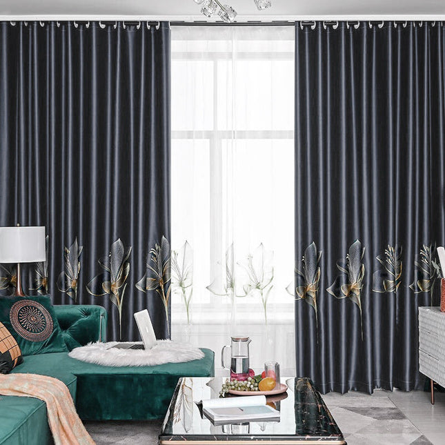 Szara zaciemniająca zasłona ze złotym haftem