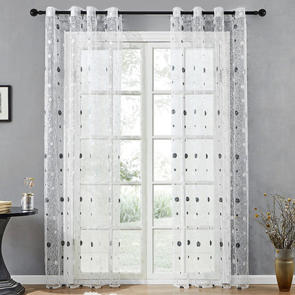 Biała firana z delikatnym haftem