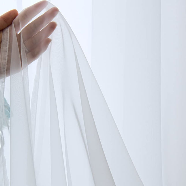 Biała firana ogrodowa na taras balkon