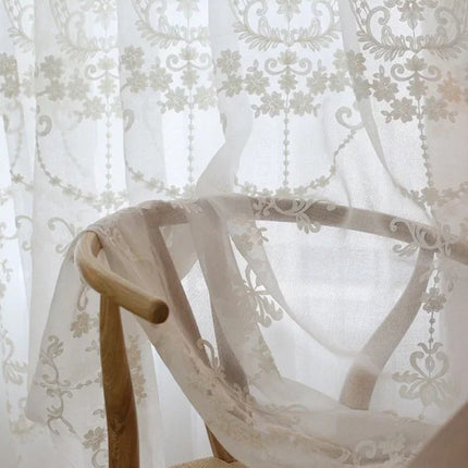 Elegancka firana z klasycznym haftem