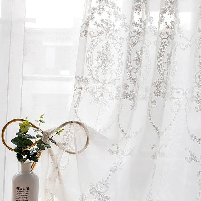 Elegancka firana z klasycznym haftem