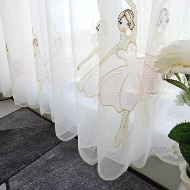 Firanka w haftowane baletnice