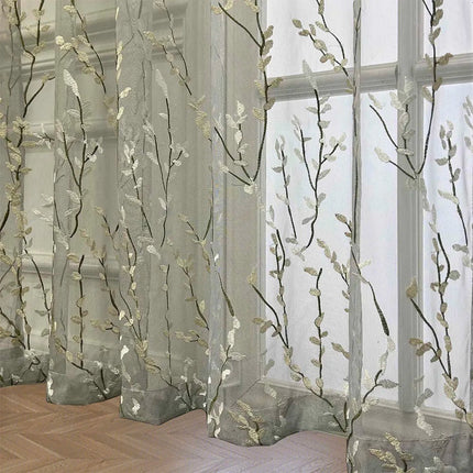 Delikatna firana w haftowane gałązki