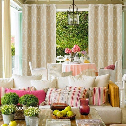 Jasnoszara zasłona ogrodowa w falisty wzór.