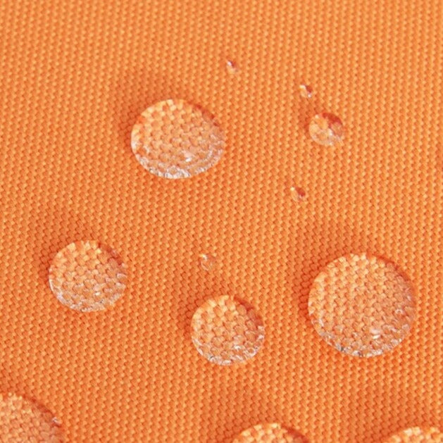 Pomarańczowa zasłona ogrodowa na altanę z przelotkami.