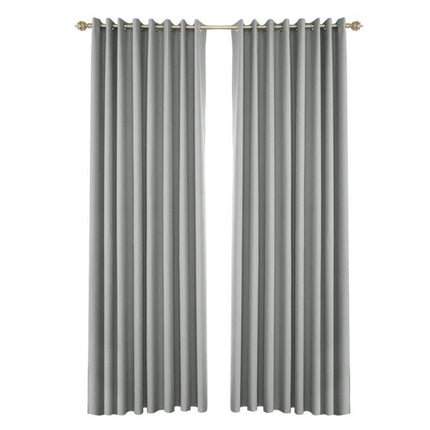 Jasnoszara zasłona zewnętrzna na taras