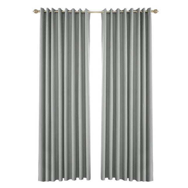 Jasnoszara zasłona zewnętrzna na taras