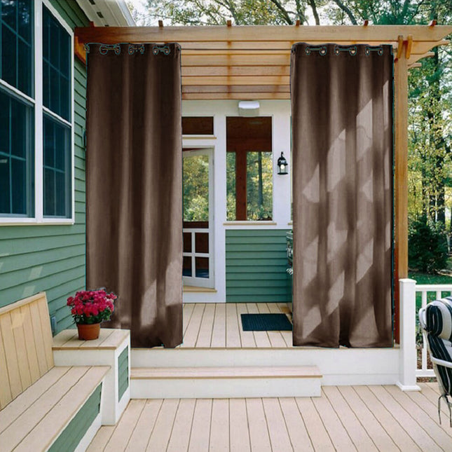 Brązowa wodoodporna zasłona na pergolę z przelotkami.