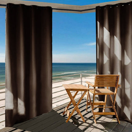 Brązowa wodoodporna zasłona na pergolę z przelotkami.