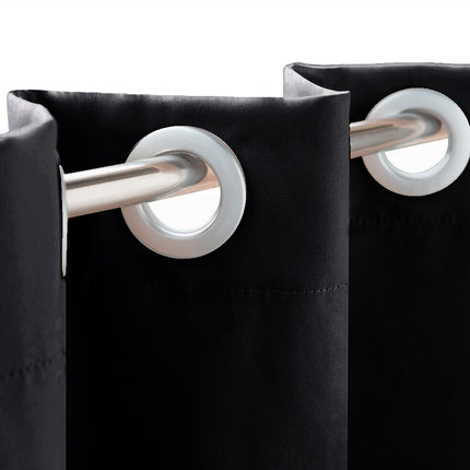 Czarna zasłona na pergolę wiatroodporna