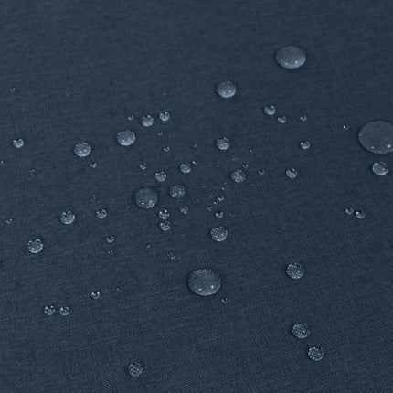 Granatowa zasłona na pergolę z przelotkami.