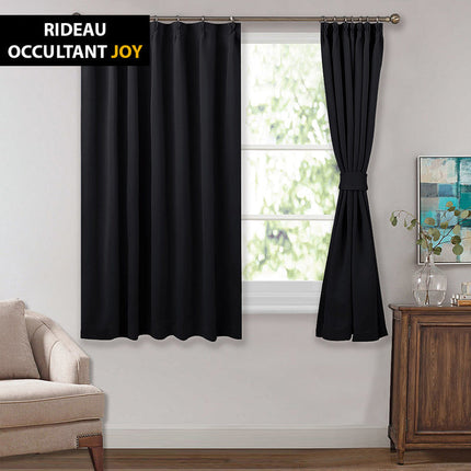 Czarna zasłona zaciemniająca na taśmie marszczącej