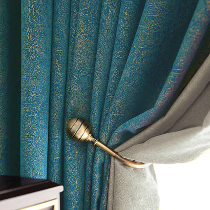 Zasłona zaciemniająca w kolorze petrol.