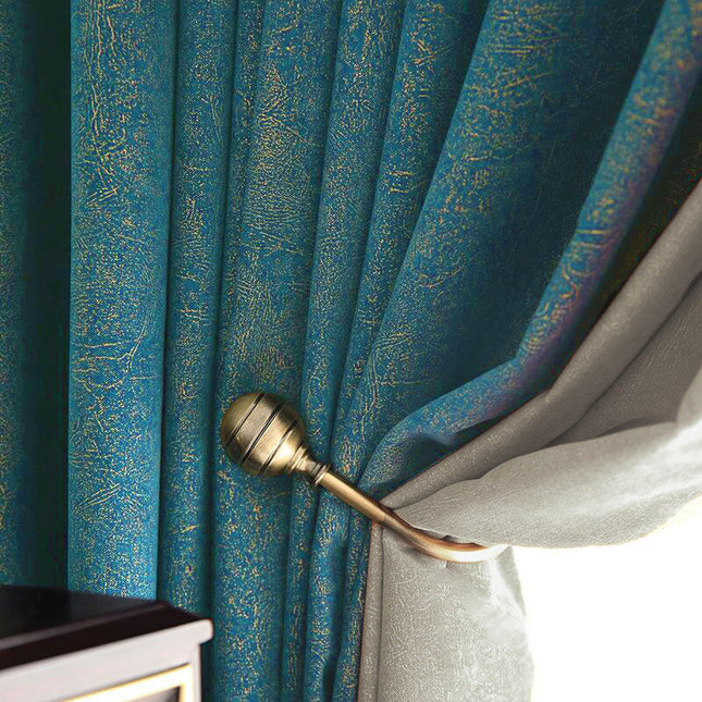 Zasłona zaciemniająca w kolorze petrol.