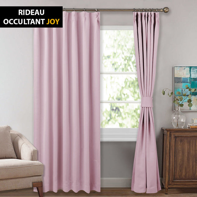 Jasnoróżowa zasłona zaciemniająca na taśmie