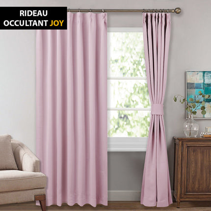 Jasnoróżowa zasłona zaciemniająca na taśmie