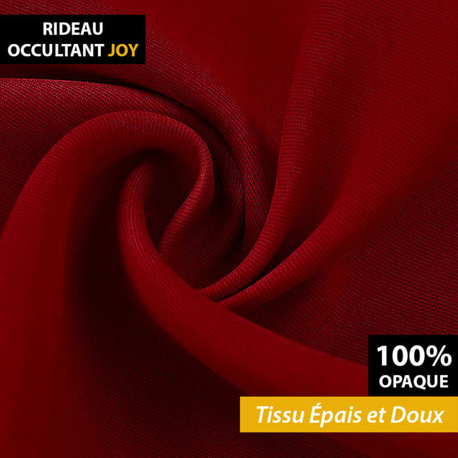 Bordowa zasłona zaciemniająca do salonu.