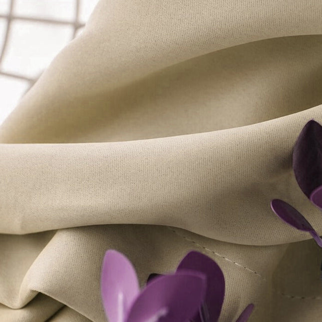 Beżowa zasłona zaciemniająca na taśmie