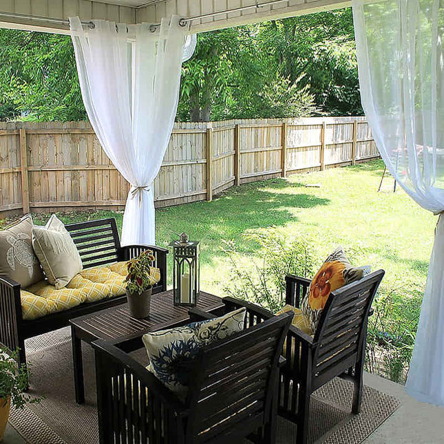 Biała firana ogrodowa na taras