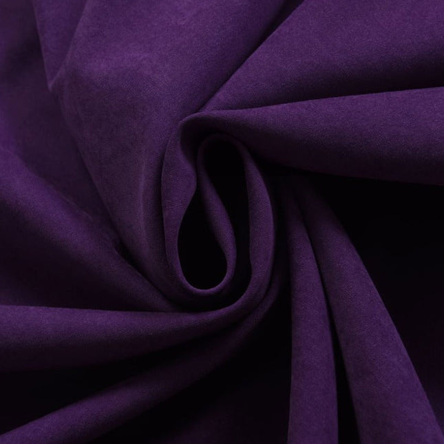 Fioletowa gładka zasłona na przelotkach