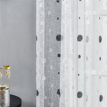 Biała firana z delikatnym haftem