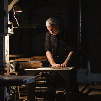 Klasyczny drewniany karnisz do zasłon