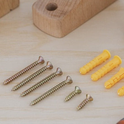 Klasyczny drewniany karnisz do zasłon